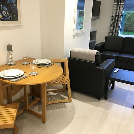Spacious Ground Floor Studio Flat - Easy Access To Stansted Airport, London And Cambridge Bishop's Stortford Exterior foto