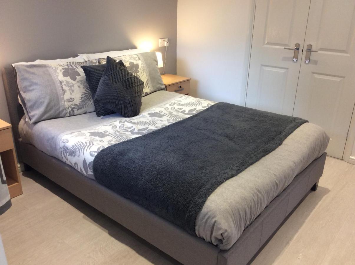 Spacious Ground Floor Studio Flat - Easy Access To Stansted Airport, London And Cambridge Bishop's Stortford Exterior foto