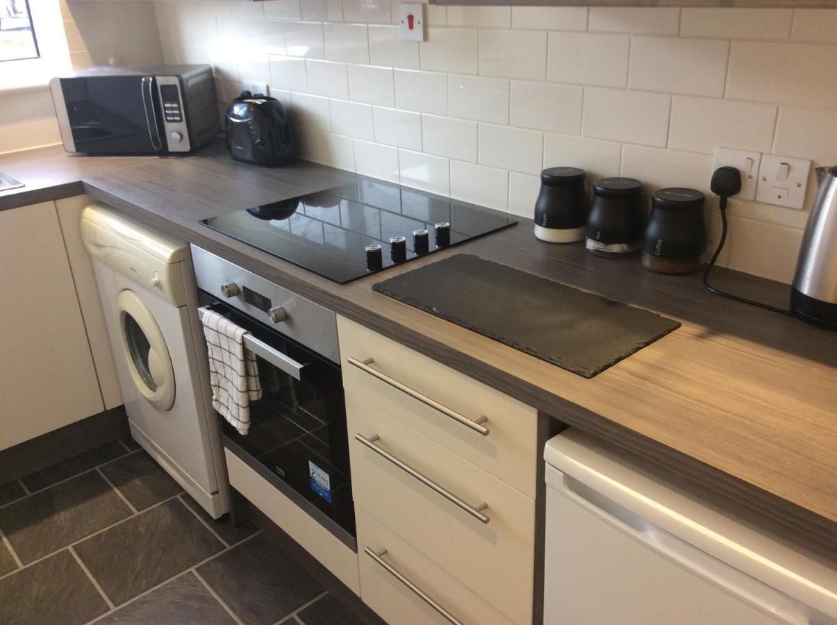 Spacious Ground Floor Studio Flat - Easy Access To Stansted Airport, London And Cambridge Bishop's Stortford Exterior foto