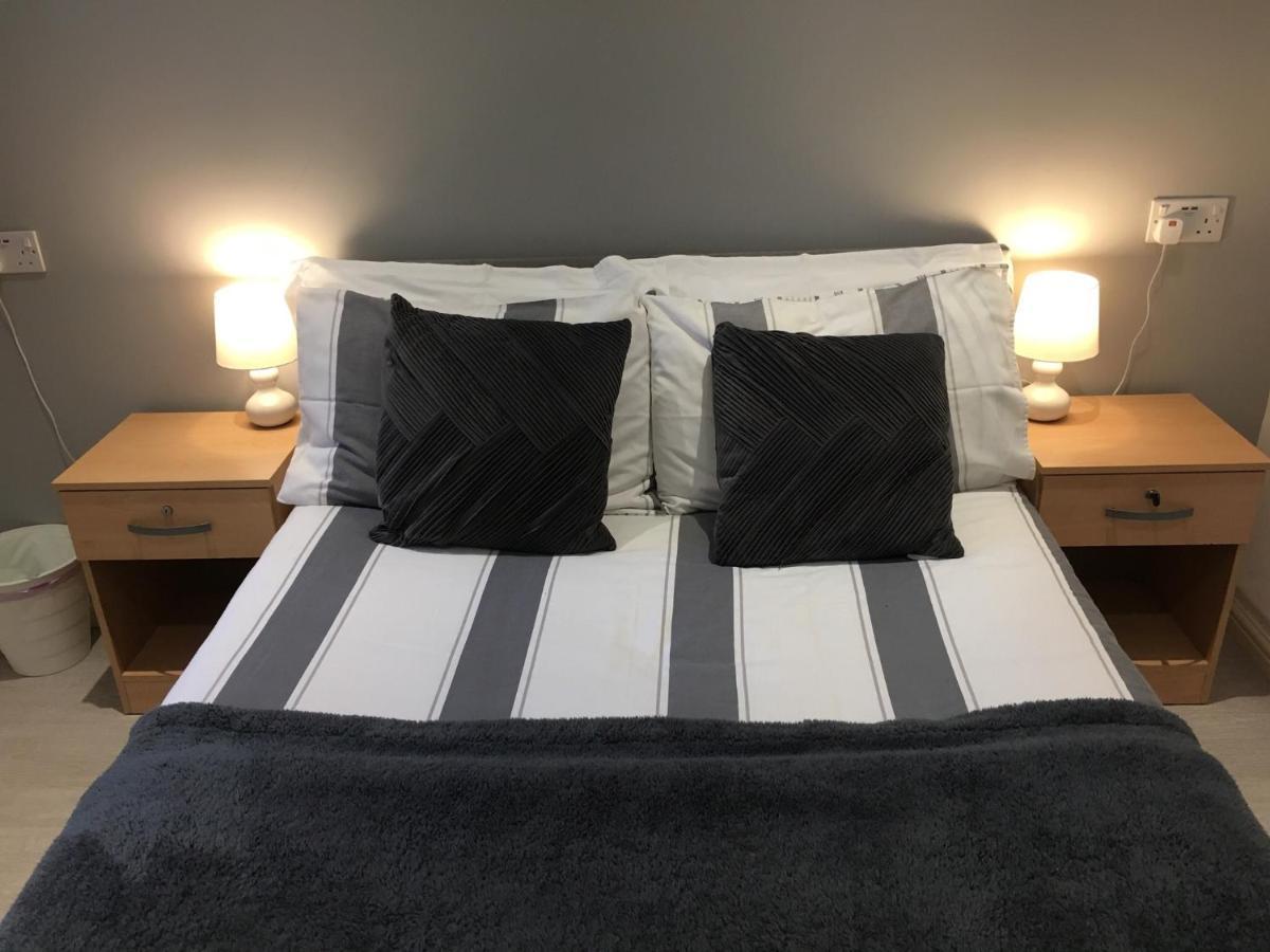 Spacious Ground Floor Studio Flat - Easy Access To Stansted Airport, London And Cambridge Bishop's Stortford Exterior foto
