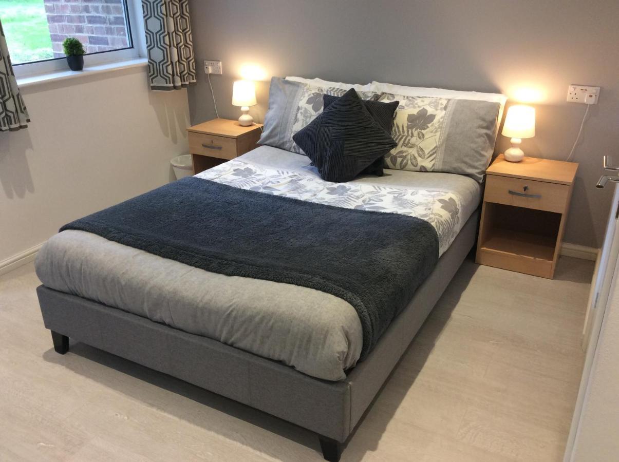 Spacious Ground Floor Studio Flat - Easy Access To Stansted Airport, London And Cambridge Bishop's Stortford Exterior foto