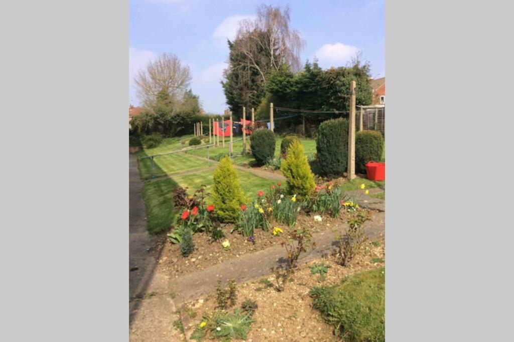 Spacious Ground Floor Studio Flat - Easy Access To Stansted Airport, London And Cambridge Bishop's Stortford Exterior foto