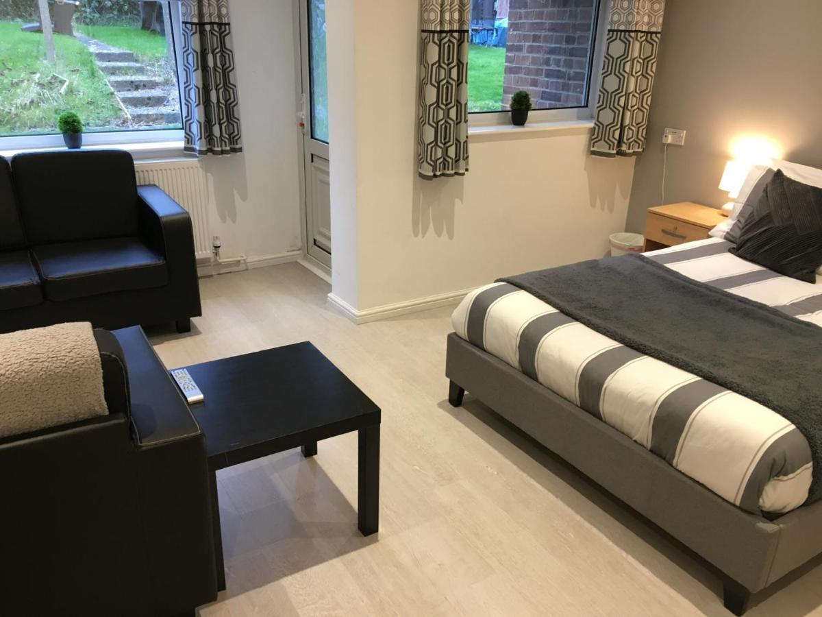 Spacious Ground Floor Studio Flat - Easy Access To Stansted Airport, London And Cambridge Bishop's Stortford Exterior foto