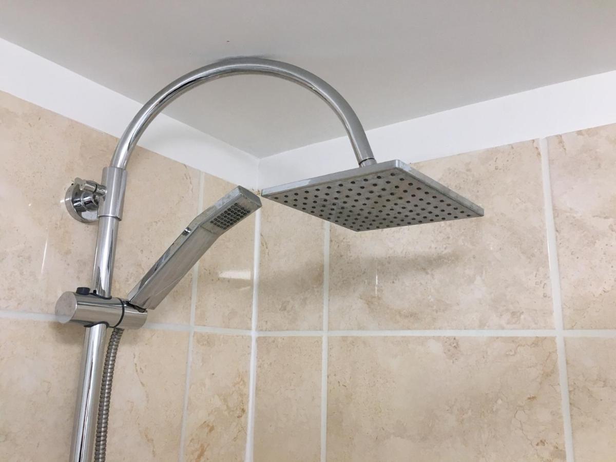 Spacious Ground Floor Studio Flat - Easy Access To Stansted Airport, London And Cambridge Bishop's Stortford Exterior foto