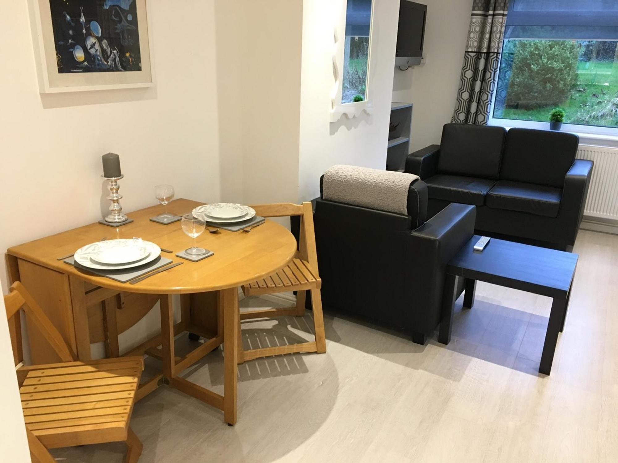 Spacious Ground Floor Studio Flat - Easy Access To Stansted Airport, London And Cambridge Bishop's Stortford Exterior foto